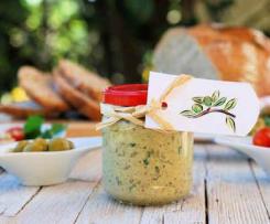 Grüne Tapenade mit Mandeln