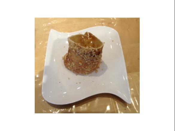 Baumstriezel gegrillt auf der Feuerwalze