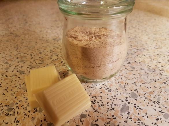 Cappuccinopulver mit weißer Schokolade