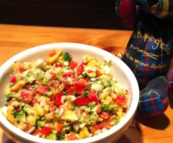 Broccoli-Paprikasalat mit Walnüssen 