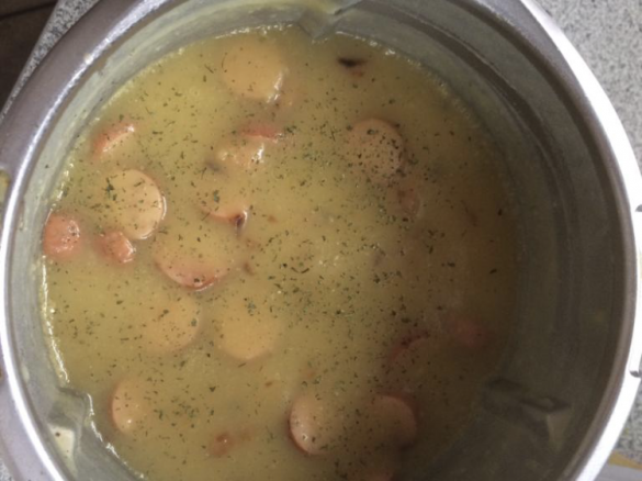 Kartoffelsuppe mit Bockwürstchen a la Mama