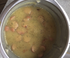 Kartoffelsuppe mit Bockwürstchen a la Mama