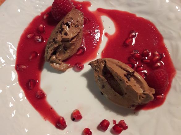 Mousse au Cafè mit Granatapfel