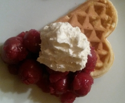 Schattenmorellen mit Vanillepudding angedickt