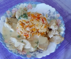 Hähnchen mit Paprika- Möhren- Reis und Sahnesoße