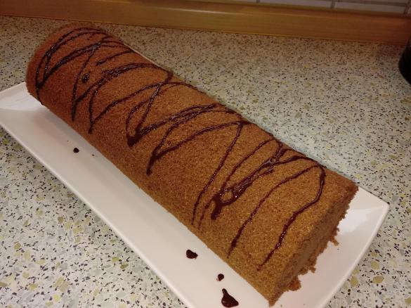 Vollkorn - Biskuitrolle mit Schokoladencreme