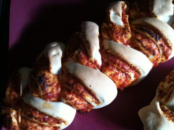 Pizza-Brot-Zopf (Partyähre aus Finessen 1/2011)