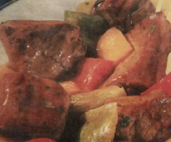 Pikantes Rindergulasch mit Paprika