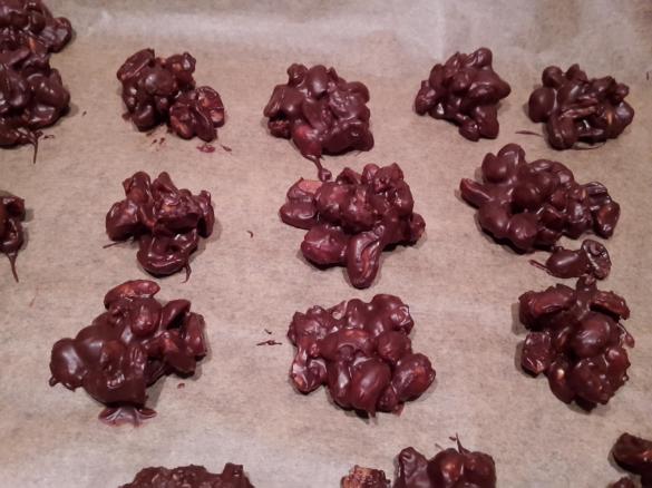 Erdnussberge ähnlich wie Schoko Crossies