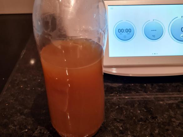 Zwiebel-Zitronen-Hustensaft