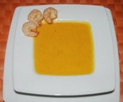 Exotische Kürbissuppe mit Kokosmilch und marinierten Garnelen