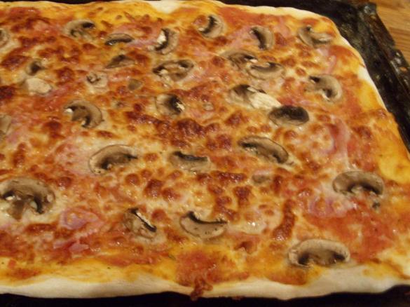 Pizza Teig schnell zubereitet und sehr lecker!