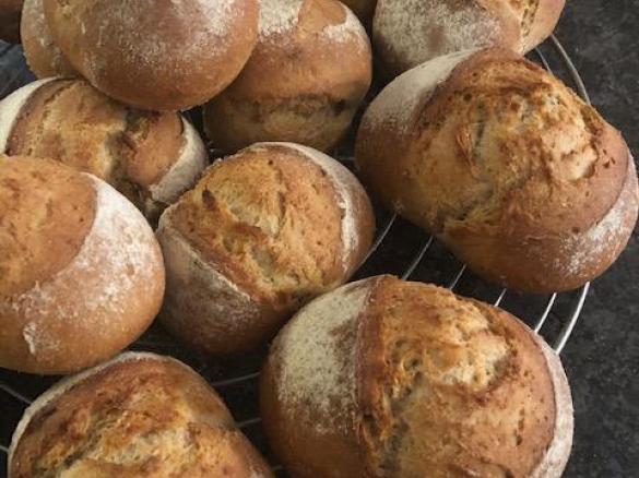 Weißbier-Semmeln (Dinkel/Roggen)