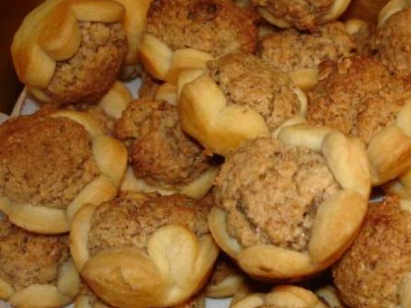 Blüten-Plätzchen mit Nussfülle