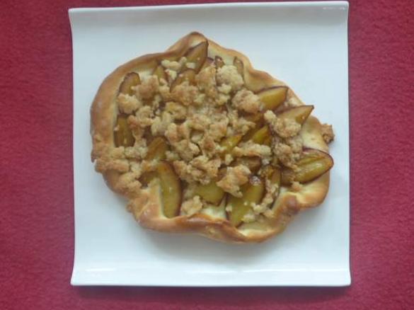 Pflaumenfleckerl mit Streusel
