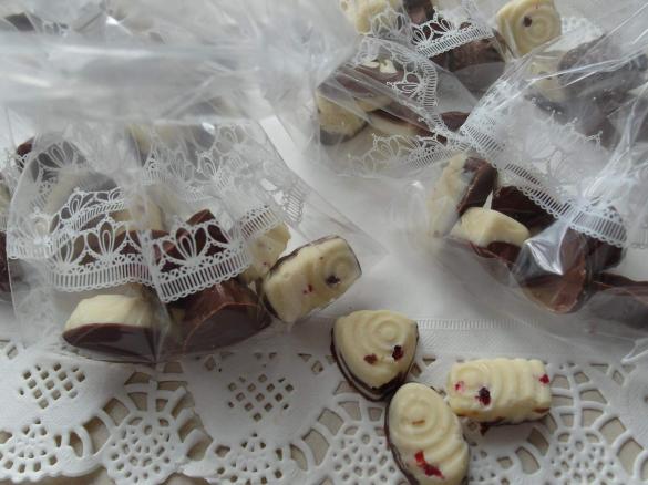 Pralinen mit rotem Pfeffer, Zitronenpfeffer und Rosenzucker