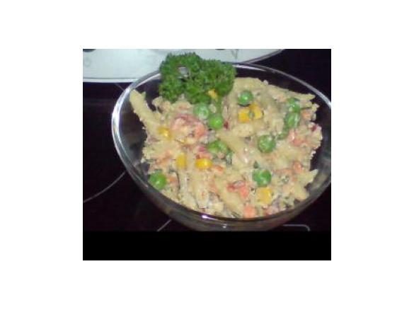 Ricotta-Nudelsalat mit viel Gemüse (schön bunt)