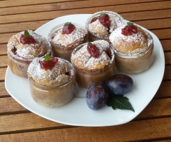 Kuchen / Dessert im Glas mit Obst der Saison