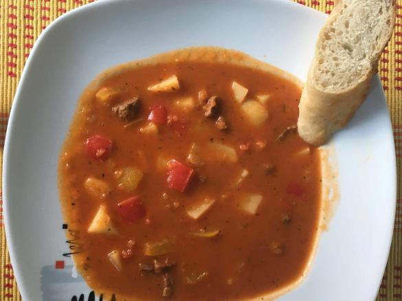 Ungarisches Gulaschsuppe