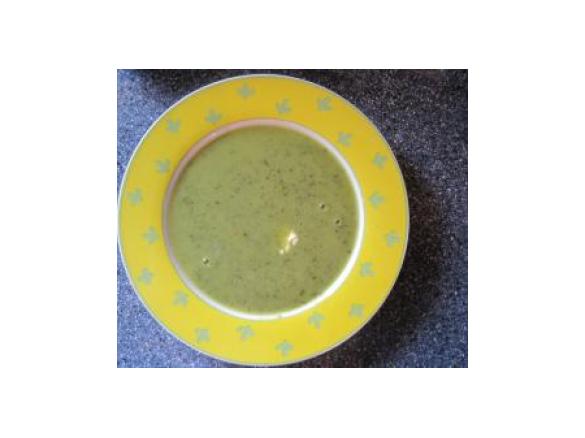 Variation von Bärlauchsuppe mit Kartoffeln