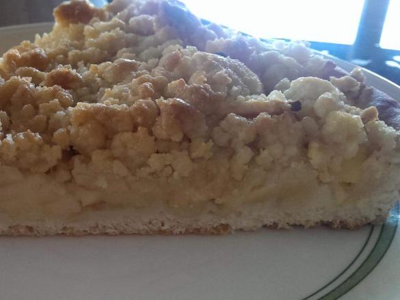 Omas Apfelstreuselkuchen mit Hefeteig