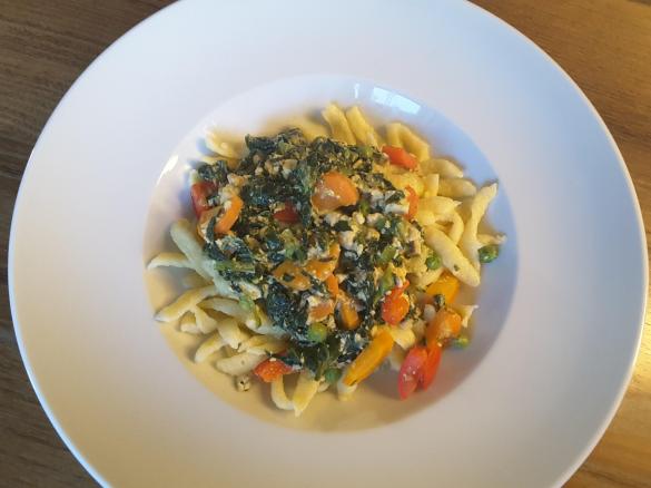 Spätzle mit Räuchertofu, vegetarisch