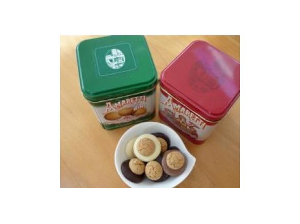 Amarettini auf Schokolade   " die selbstgemachte Praline aus Italien "