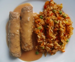 Cevapcici mit rotem Gemüsereis