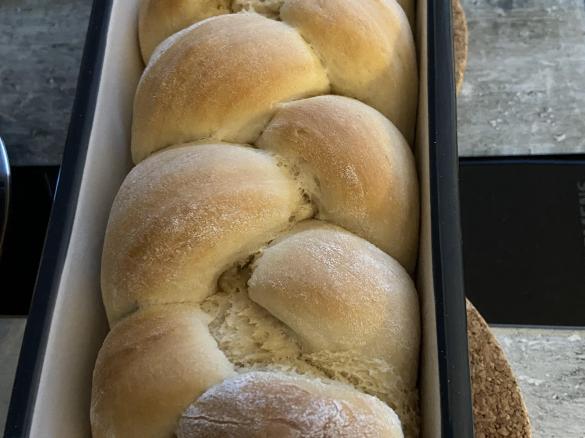 Hefezopf aus Dinkelmehl