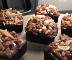Schoko-Brownies mit Schoko-Nuss-Topping