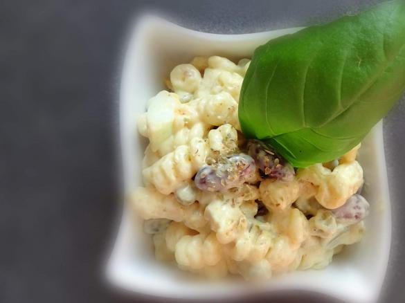 Nudelsalat mit Curry-Hähnchen-Streifen