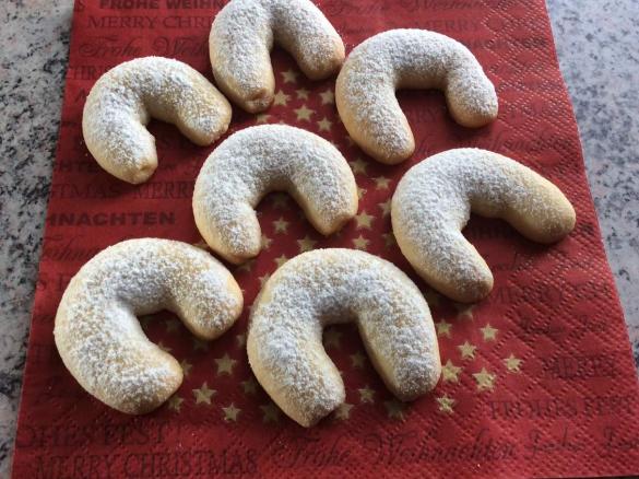 Vanillekipferl mit Mandeln