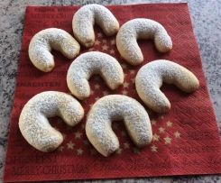 Vanillekipferl mit Mandeln