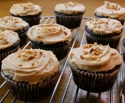 Schoko-Cupcakes mit Erdnussbuttercreme Topping