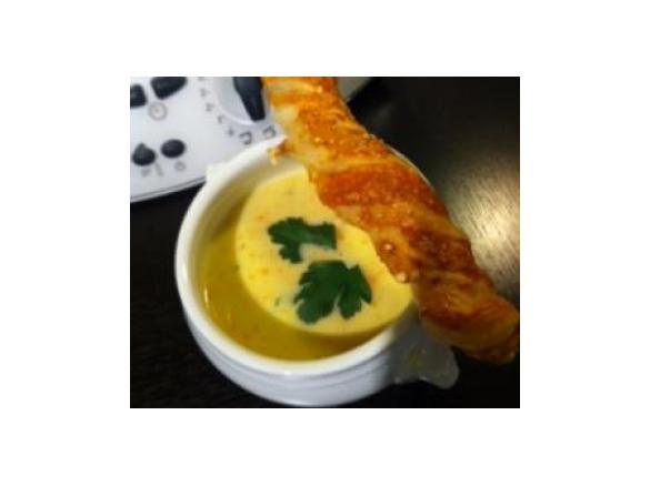 Geflügelcremesüppchen mit Blätterteig-Käsestangen