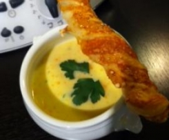 Geflügelcremesüppchen mit Blätterteig-Käsestangen