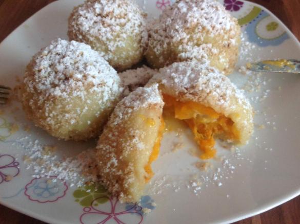 Marillenknödel mit Marzipankern