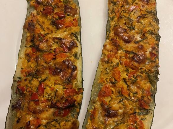 Gefüllte Zucchini