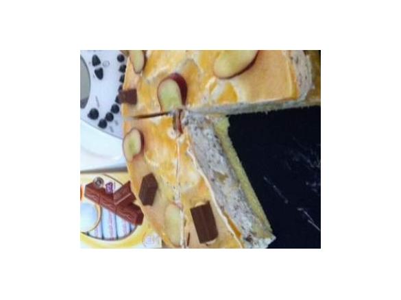 Sommerleichte Pfirsich-Maracuja-Joghurtschokolade-Torte