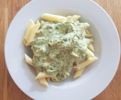 Hähnchengeschnetzeltes in Spinat-Sahne-Soße und Nudeln