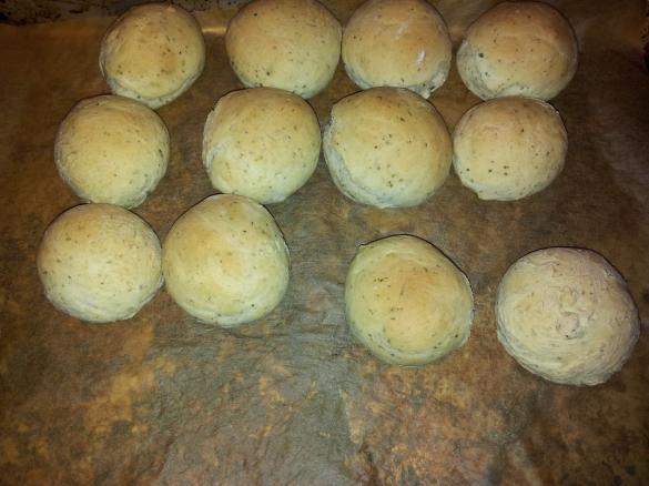 Variation von Pizzabrötchen mit Gelinggarantie