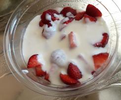 Cognac-Ei-Creme - köstlich zu Erdbeeren