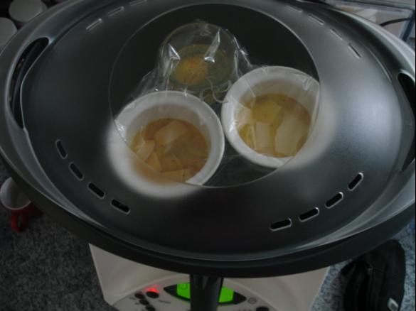 Variation von Frühstücksei im Glas