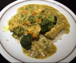 Mildes Thai-Curry mit Brokkoli + Reis
