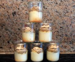 Käsekuchen mit Streuseln im Glas