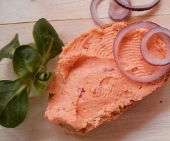 Knoblauch-Schafskäsecreme mit Sambal Oelek