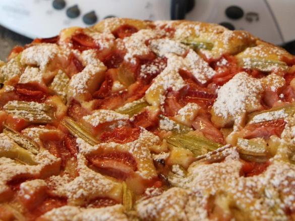 Rhabarber-Erdbeer-Joghurt Kuchen