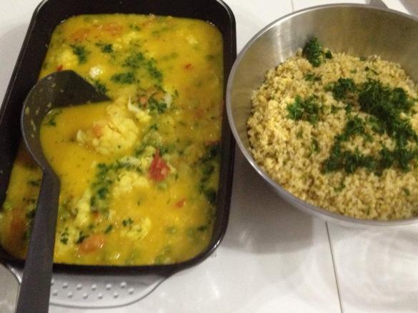 Blumenkohl-Kokos-Curry mit Bulgur (aus Buch: Wertvoll genießen)