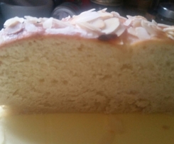 Hefezopf mit Mandelblättchen