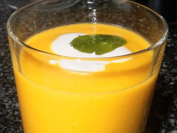 Kürbiscremesuppe im Glas